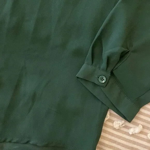 ✨5 for $15✨ Sheer Blouse - Picture 7 of 9